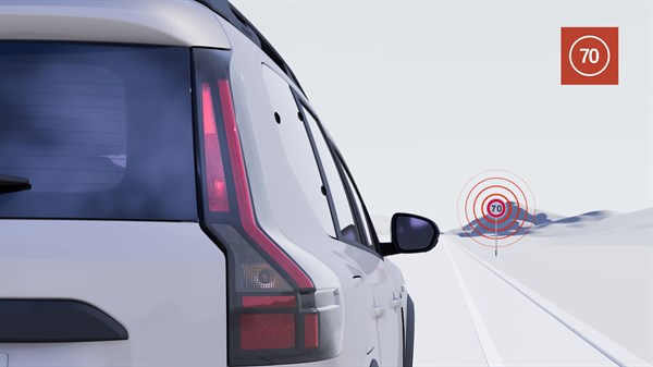 Приказ на системот Dacia Jogger кој препознава сообраќајни знаци и предупредува за ограничувања на брзината.