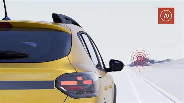 Dacia Sandero Stepway прикажан во симулација на возење со систем што ги препознава сообраќајните знаци и предупредува за ограничувањето на брзината.