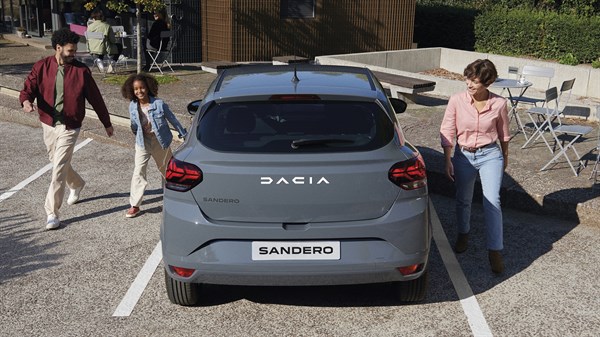 Sandero ECO-G надворешно, лице напред 