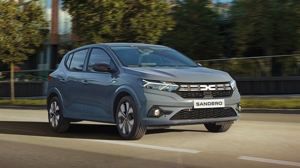 Градски автомобил Sandero - преден дел