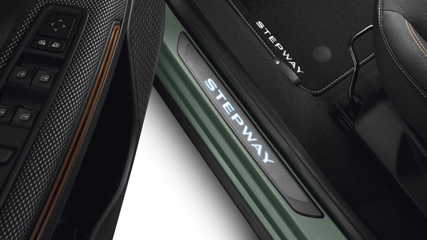 Sandero – праг на багажниот простор